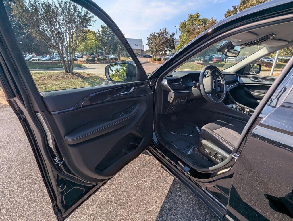 used 2023 Jeep Grand Cherokee car, priced at $28,977