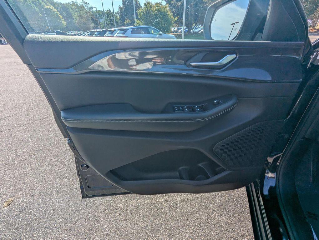 used 2023 Jeep Grand Cherokee car, priced at $28,977