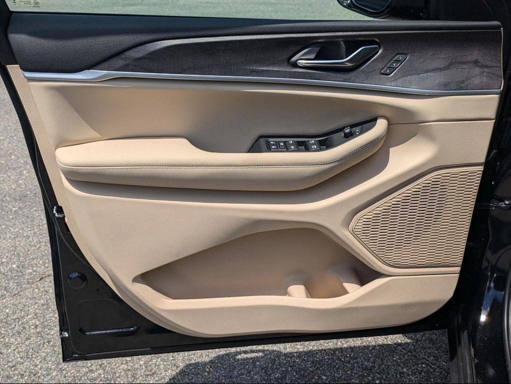 new 2025 Jeep Grand Cherokee car, priced at $50,828