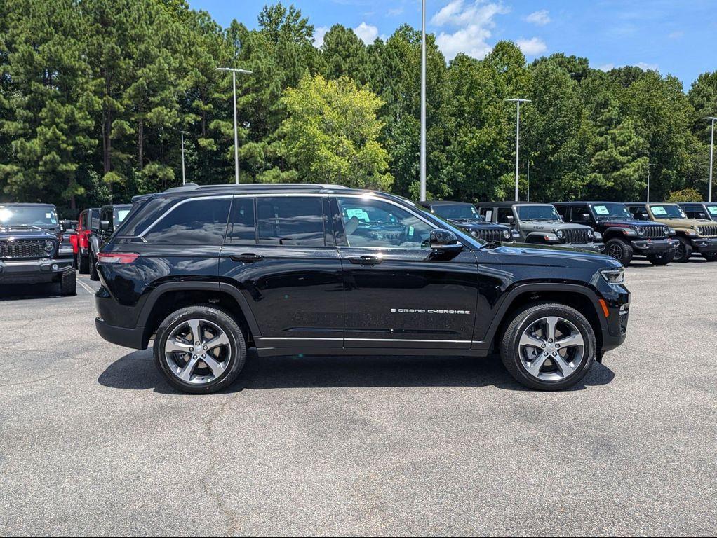 new 2025 Jeep Grand Cherokee car, priced at $50,828