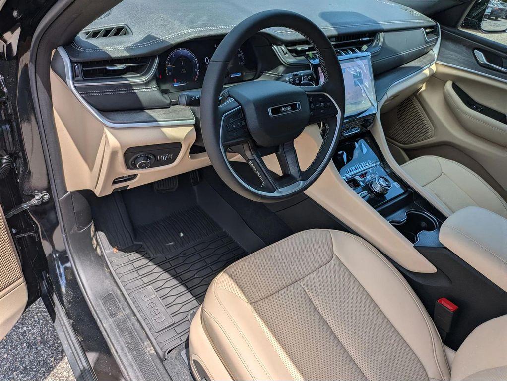 new 2025 Jeep Grand Cherokee car, priced at $50,828