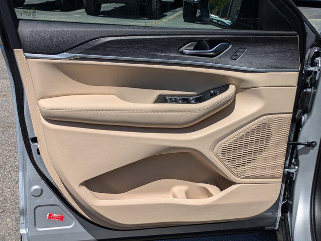 new 2025 Jeep Grand Cherokee car, priced at $52,656