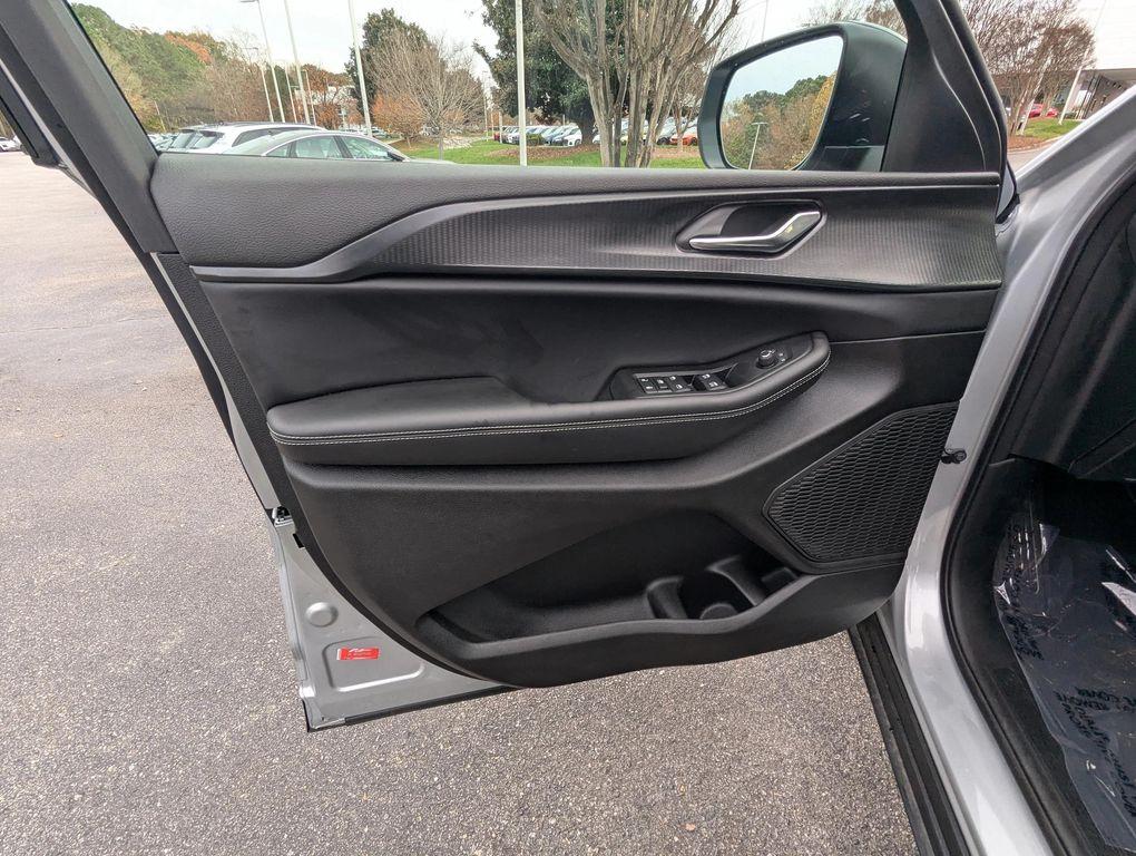 used 2024 Jeep Grand Cherokee L car, priced at $34,377