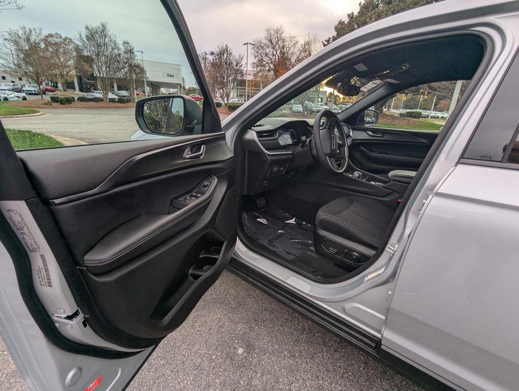 used 2024 Jeep Grand Cherokee L car, priced at $34,377