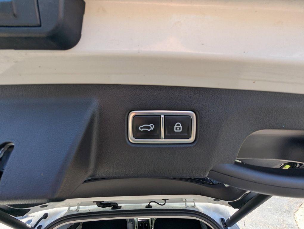 used 2023 Kia Sorento Hybrid car, priced at $30,877