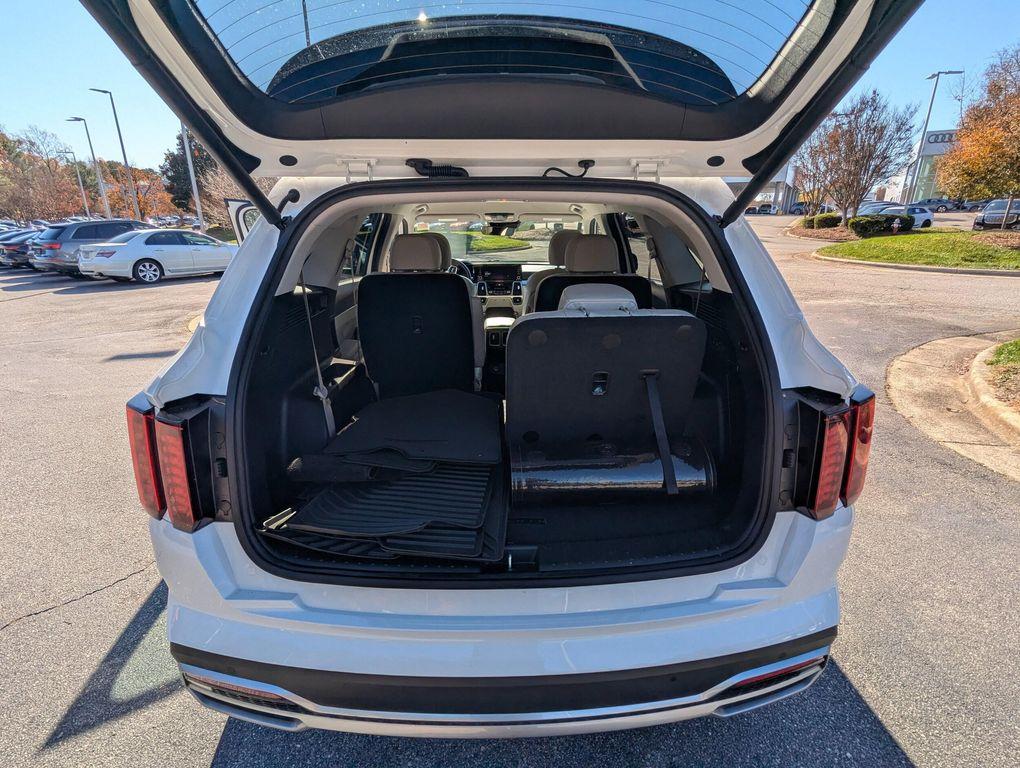 used 2023 Kia Sorento Hybrid car, priced at $30,877