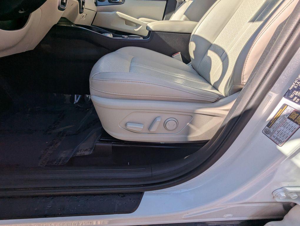 used 2023 Kia Sorento Hybrid car, priced at $30,877