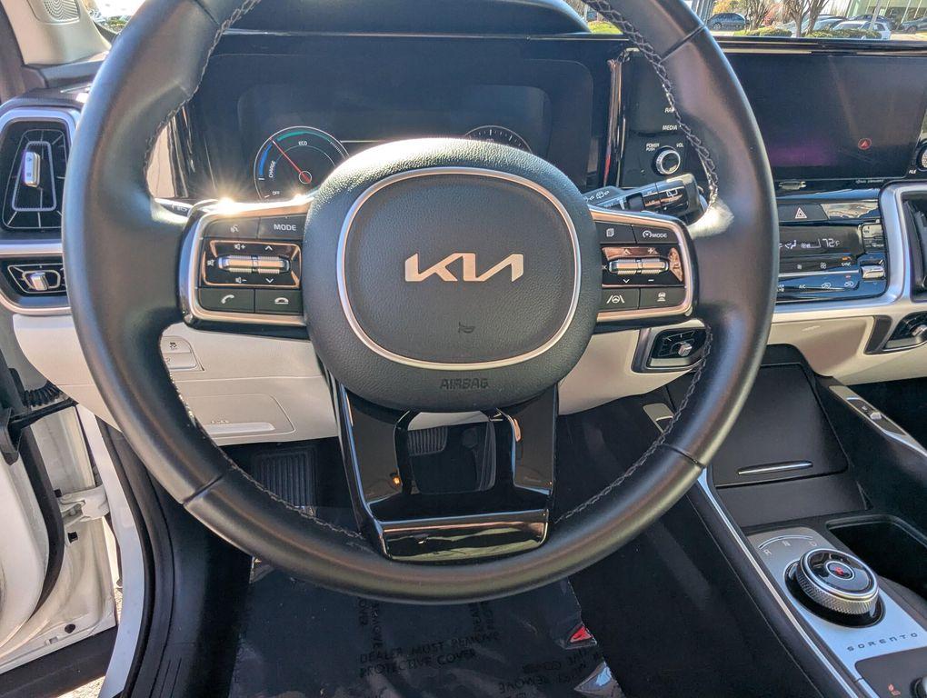 used 2023 Kia Sorento Hybrid car, priced at $30,877