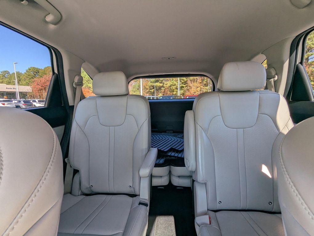 used 2023 Kia Sorento Hybrid car, priced at $30,877