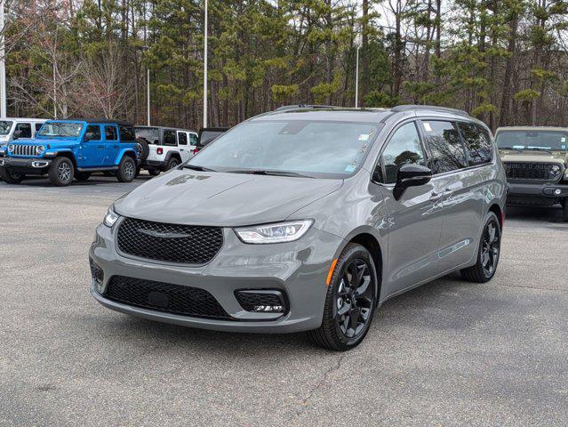 new 2025 Chrysler Pacifica car, priced at $53,034