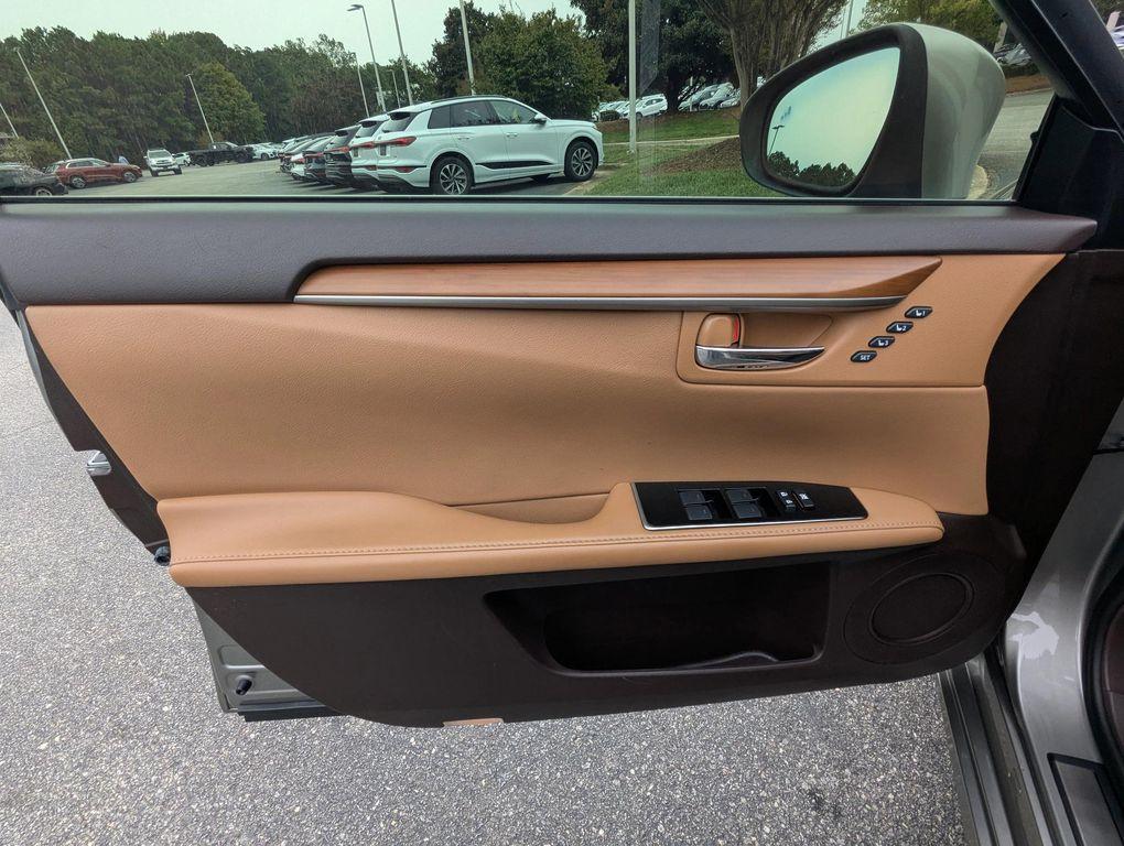 used 2016 Lexus ES 300h car, priced at $18,577