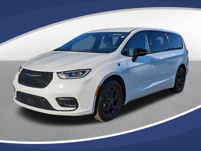 new 2024 Chrysler Pacifica Hybrid car, priced at $50,910