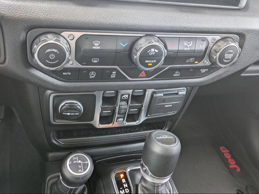 new 2025 Jeep Gladiator car, priced at $43,953
