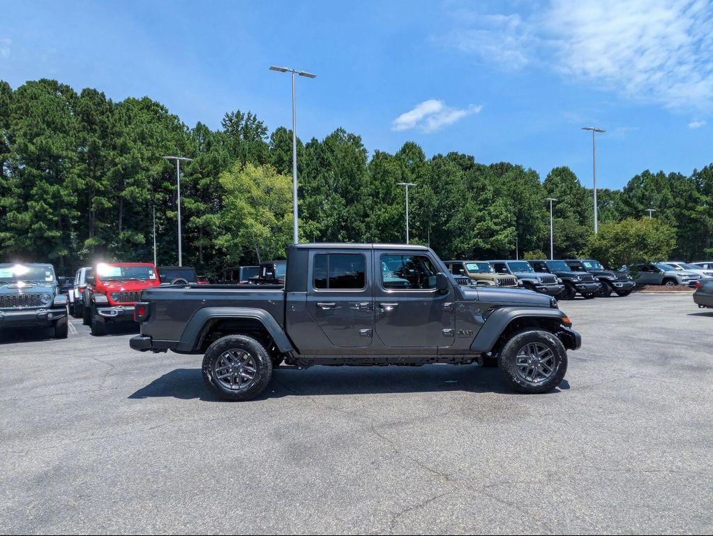 new 2025 Jeep Gladiator car, priced at $43,953