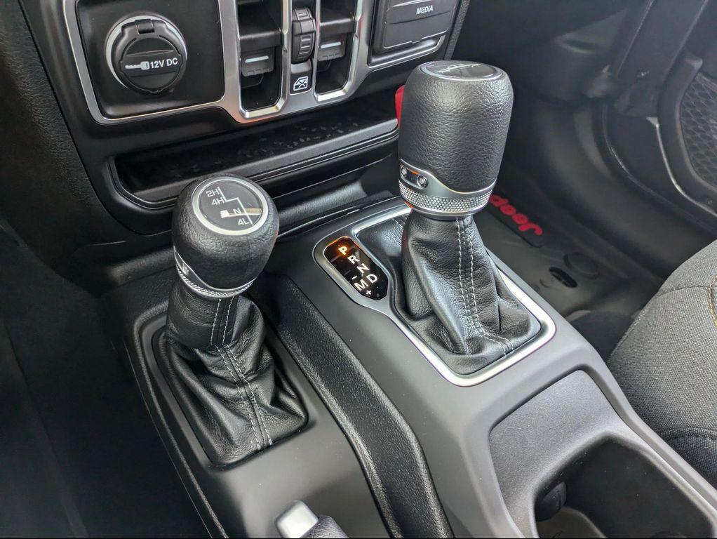 new 2025 Jeep Gladiator car, priced at $43,953