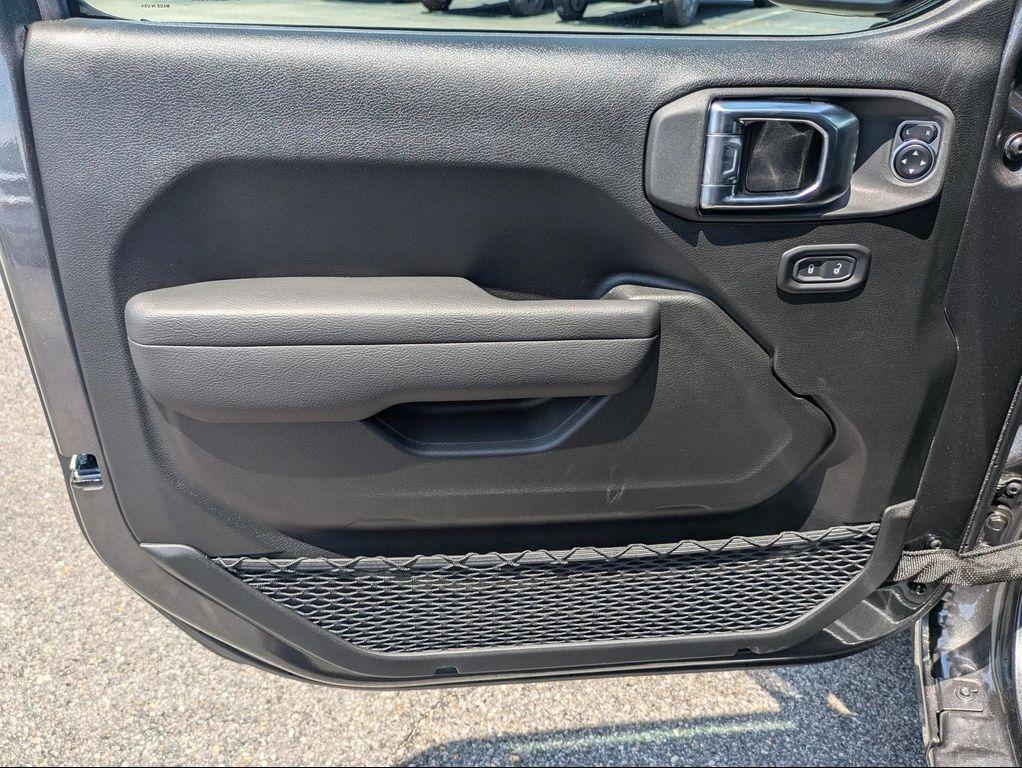 new 2025 Jeep Gladiator car, priced at $43,953