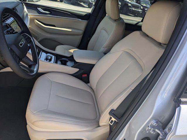 new 2025 Jeep Grand Cherokee car, priced at $48,241