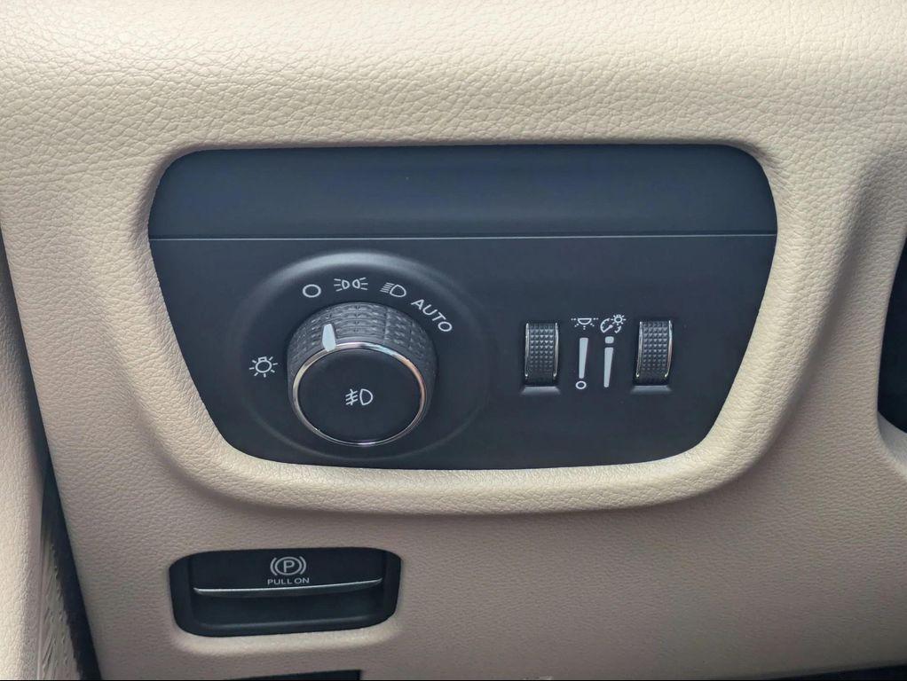 new 2025 Jeep Grand Cherokee car, priced at $48,318