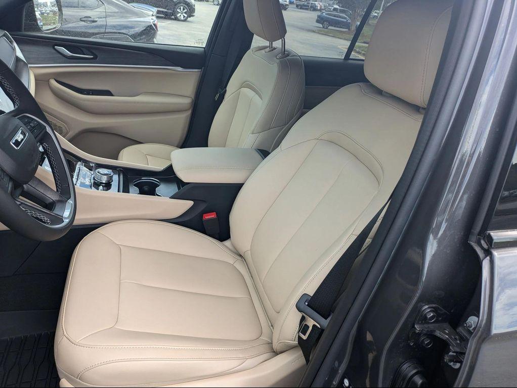 new 2025 Jeep Grand Cherokee car, priced at $48,318