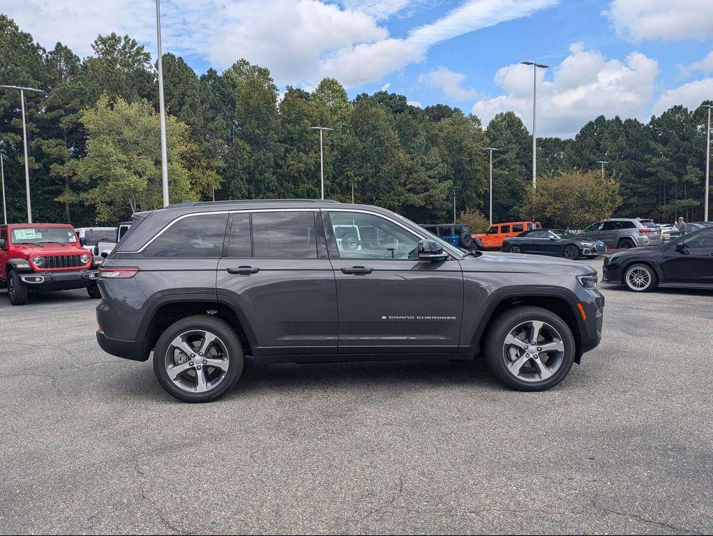 new 2025 Jeep Grand Cherokee car, priced at $48,318