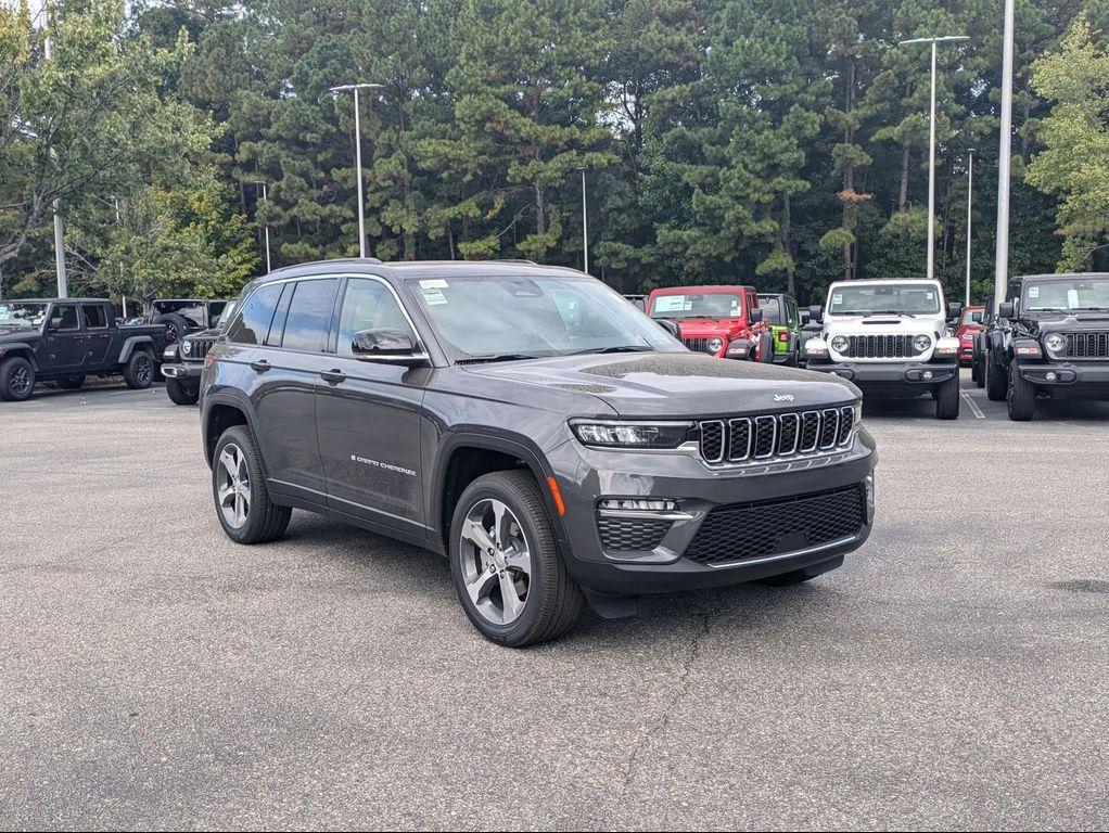 new 2025 Jeep Grand Cherokee car, priced at $48,318