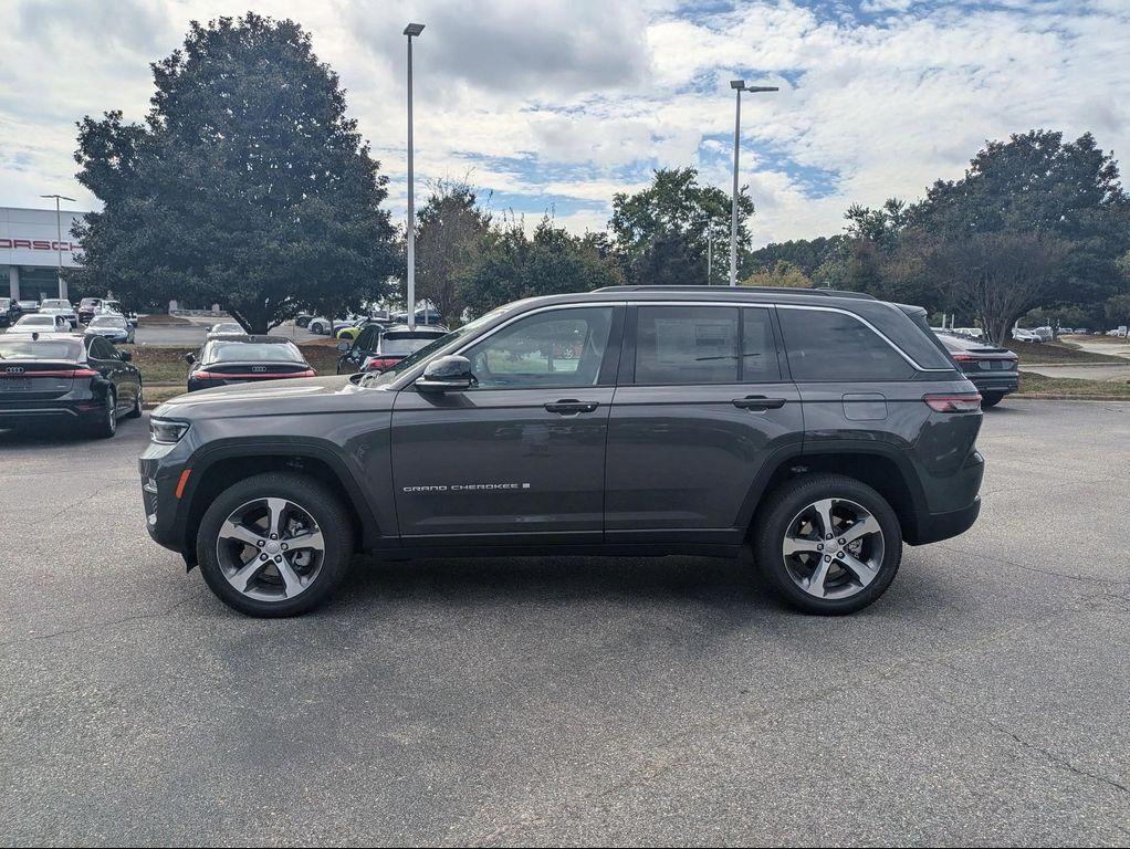 new 2025 Jeep Grand Cherokee car, priced at $48,318