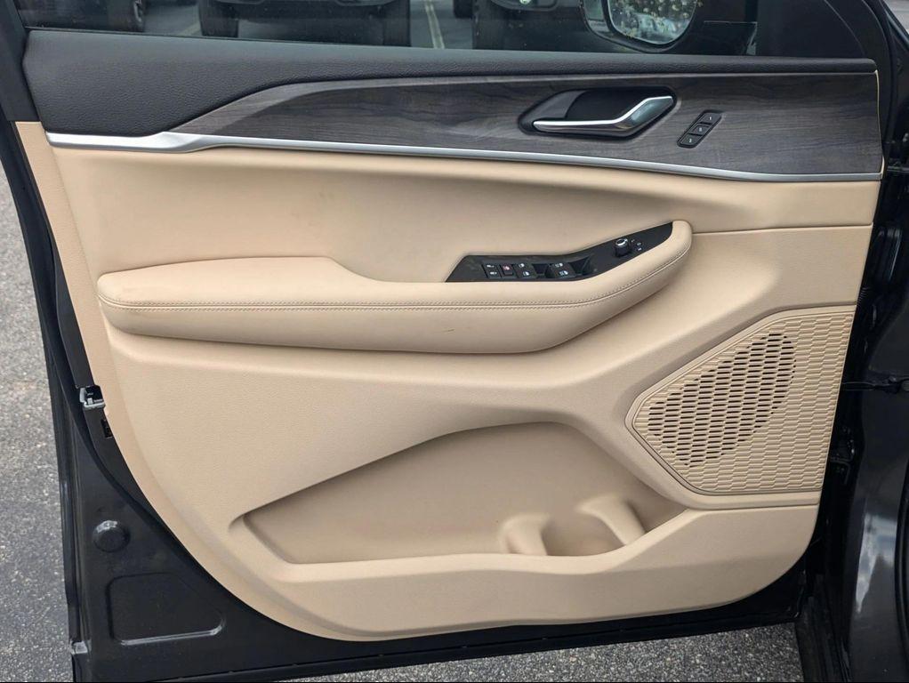 new 2025 Jeep Grand Cherokee car, priced at $48,318