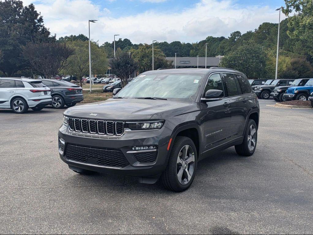 new 2025 Jeep Grand Cherokee car, priced at $48,318