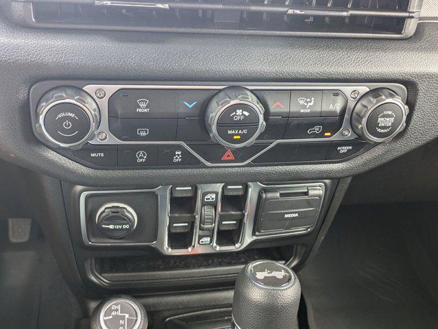 new 2025 Jeep Wrangler car, priced at $45,634