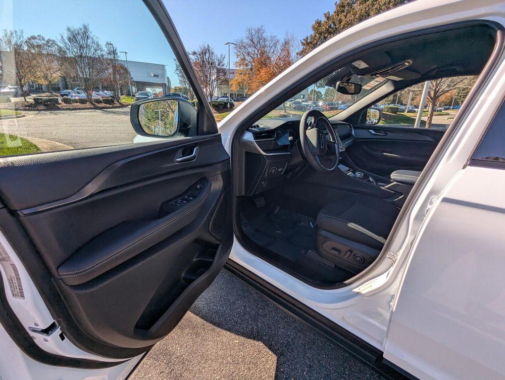 used 2024 Jeep Grand Cherokee L car, priced at $33,877