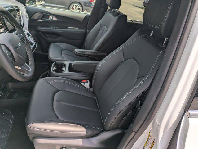 new 2025 Chrysler Pacifica car, priced at $42,478