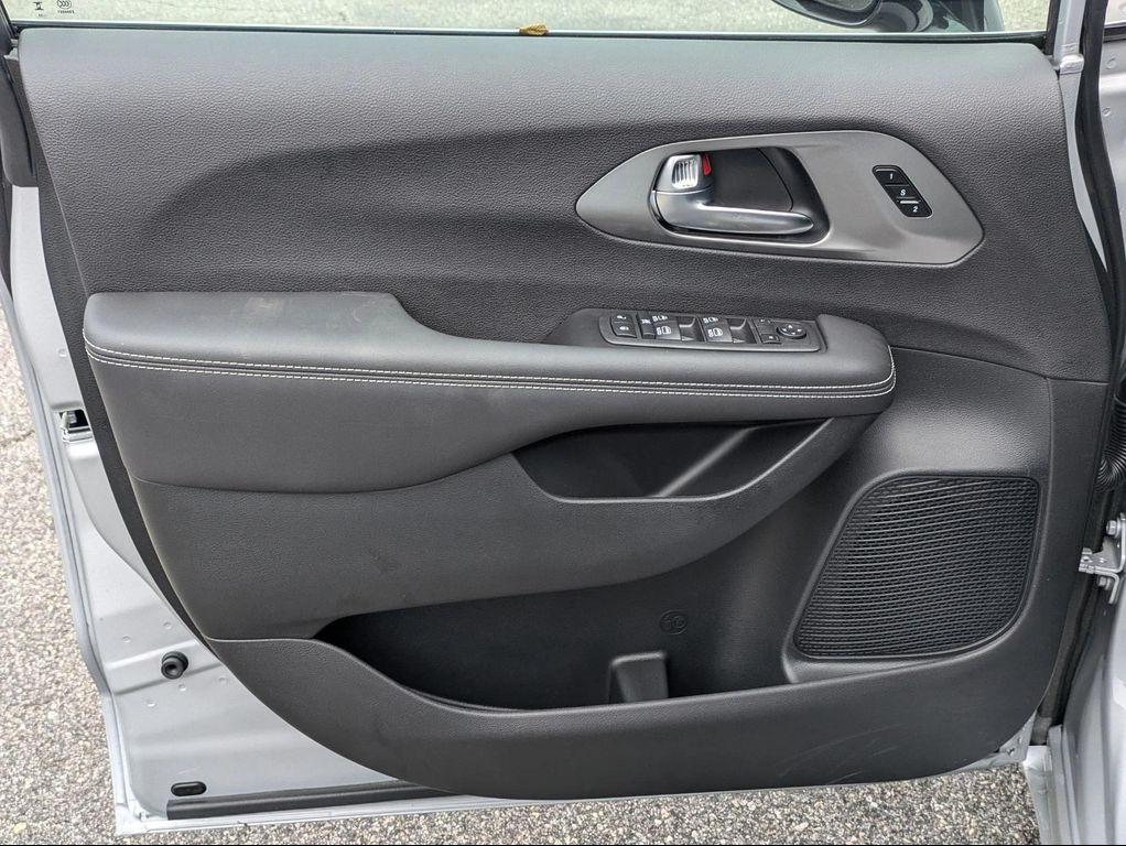new 2026 Chrysler Pacifica car, priced at $41,346