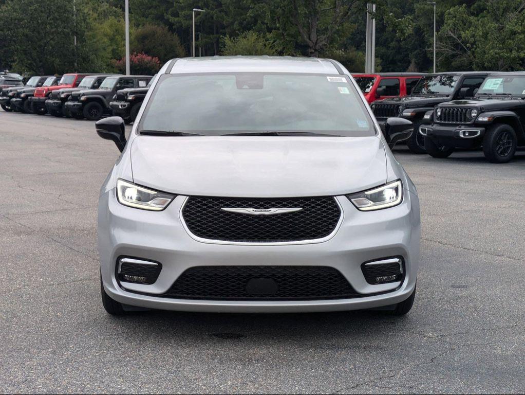 new 2026 Chrysler Pacifica car, priced at $41,346