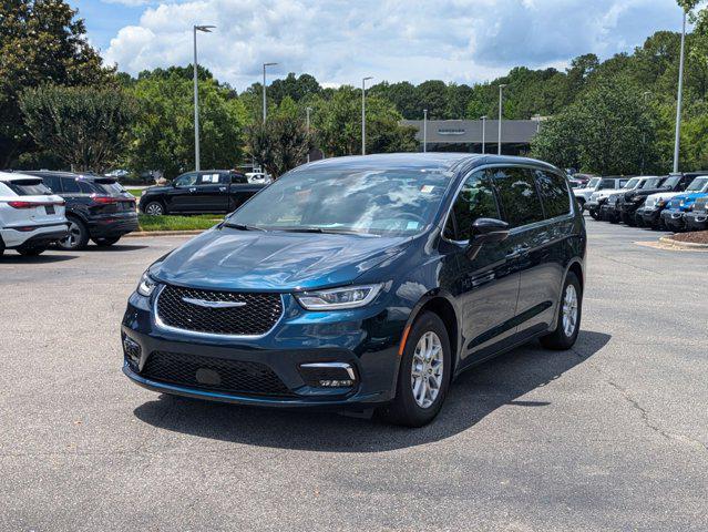 new 2025 Chrysler Pacifica car, priced at $44,023
