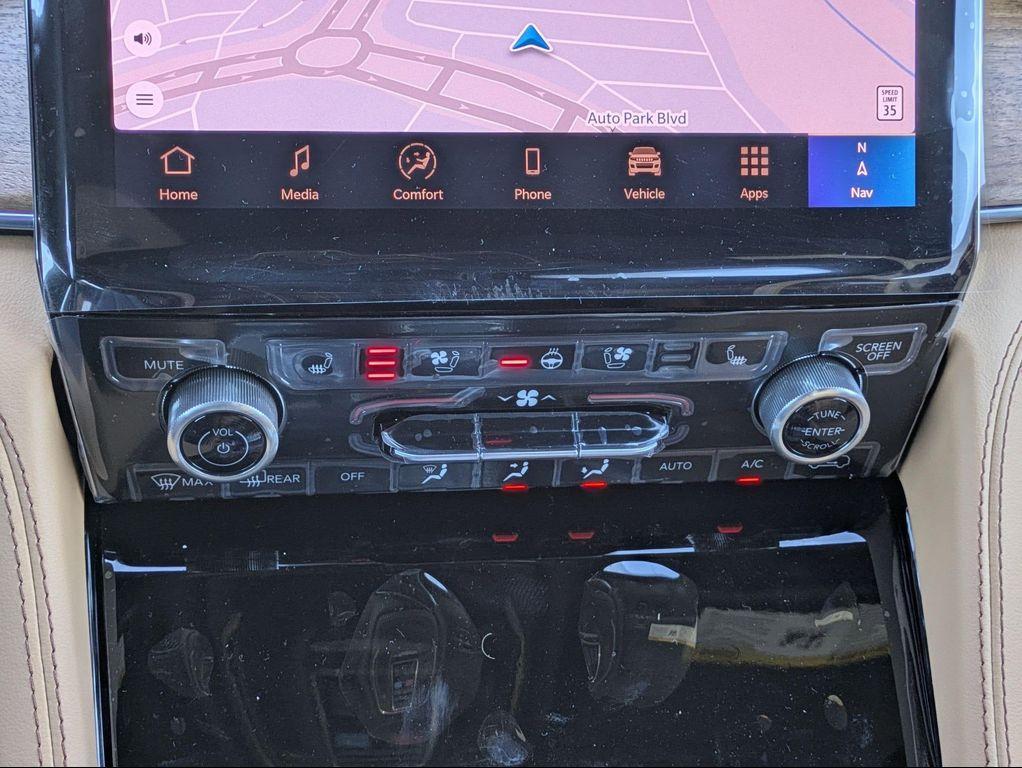 new 2025 Jeep Grand Cherokee car, priced at $67,572