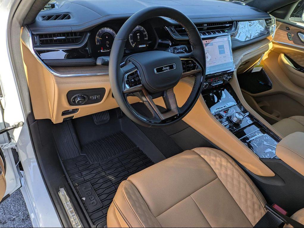 new 2025 Jeep Grand Cherokee car, priced at $67,572