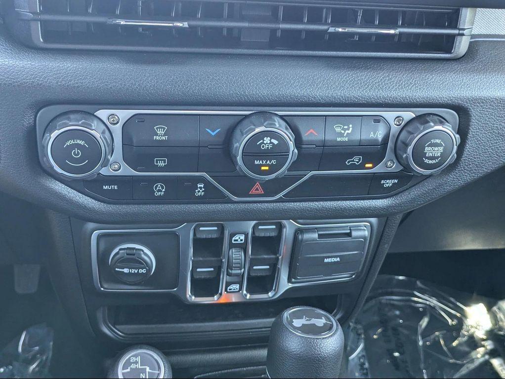 new 2025 Jeep Wrangler car, priced at $44,260