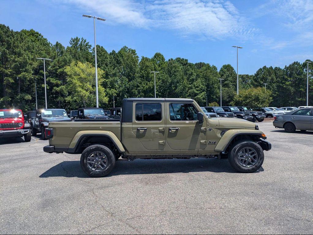 new 2025 Jeep Gladiator car, priced at $44,671