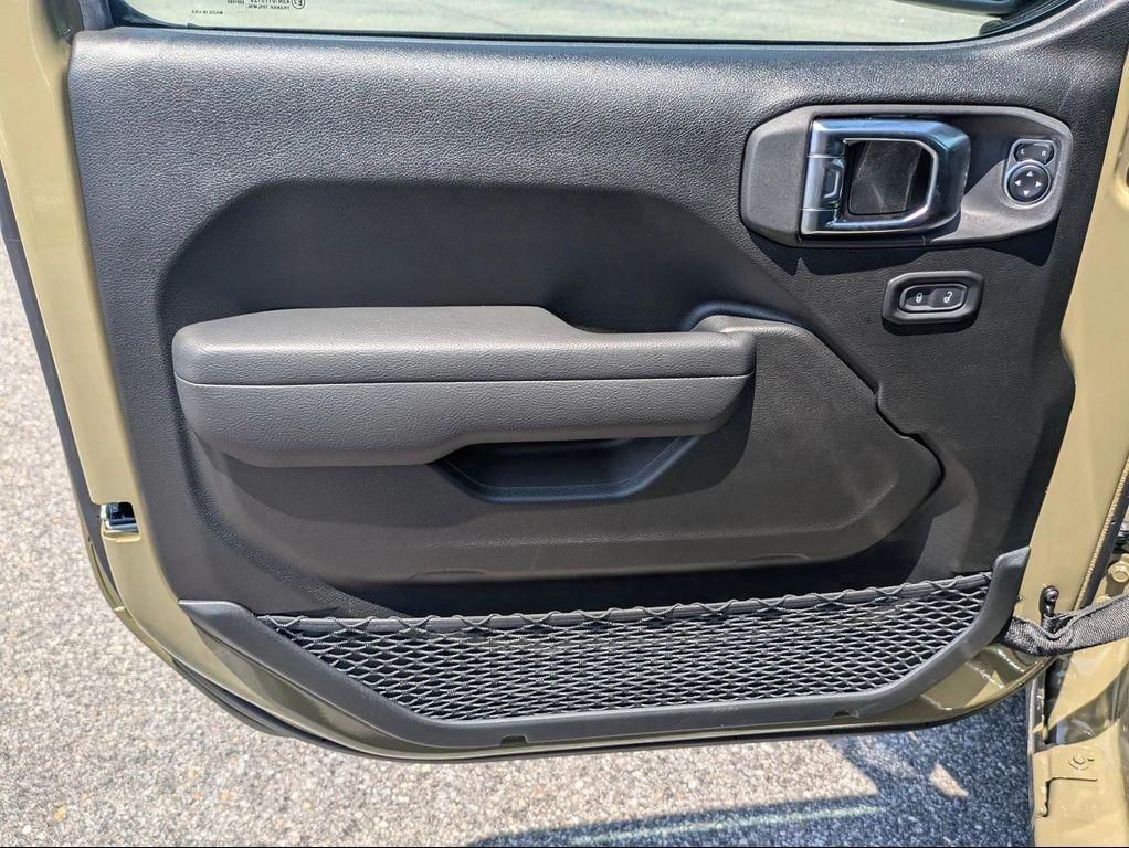 new 2025 Jeep Gladiator car, priced at $44,671