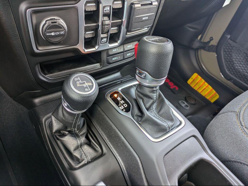 new 2025 Jeep Gladiator car, priced at $44,671