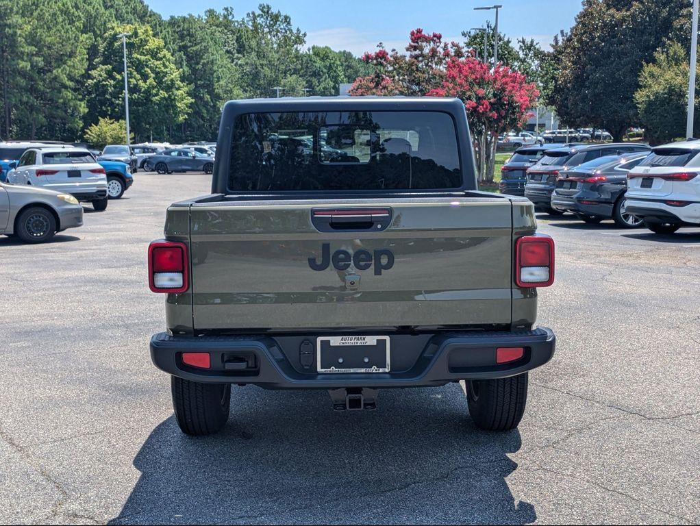 new 2025 Jeep Gladiator car, priced at $44,671