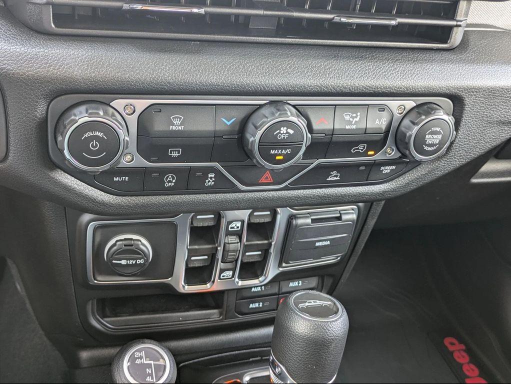 new 2025 Jeep Gladiator car, priced at $44,671