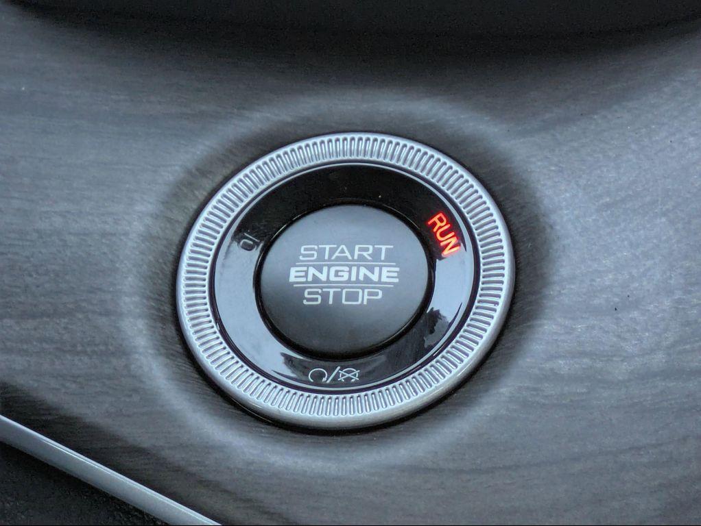 new 2025 Jeep Grand Cherokee car, priced at $47,043