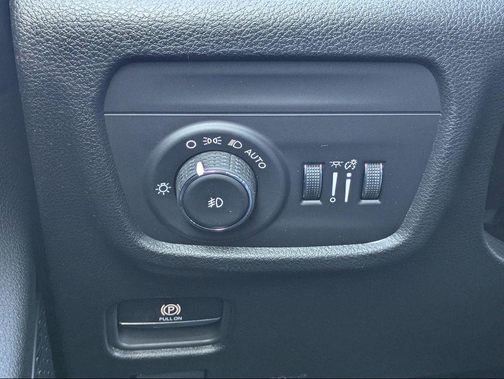 new 2025 Jeep Grand Cherokee car, priced at $47,043