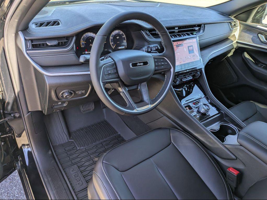 new 2025 Jeep Grand Cherokee car, priced at $47,043