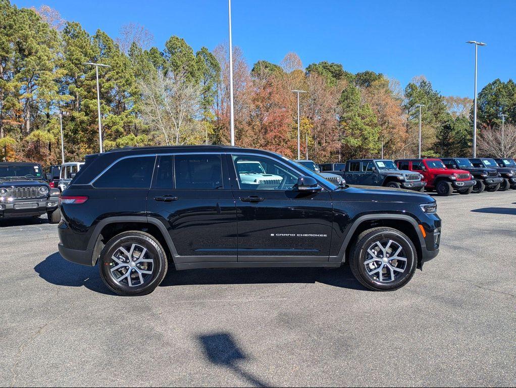 new 2025 Jeep Grand Cherokee car, priced at $47,043