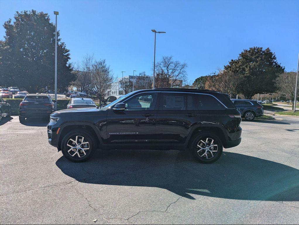new 2025 Jeep Grand Cherokee car, priced at $47,043