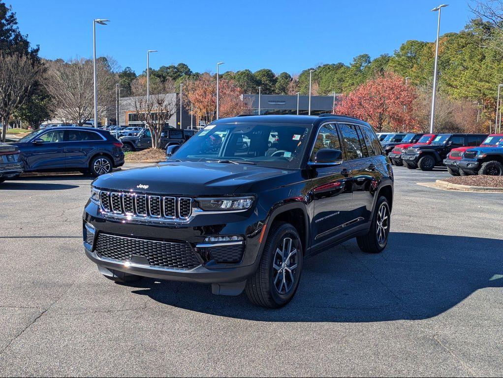 new 2025 Jeep Grand Cherokee car, priced at $47,043