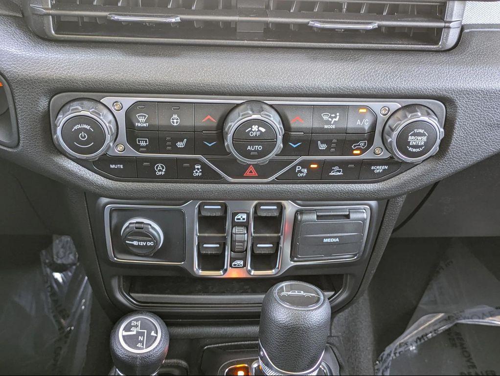 new 2025 Jeep Gladiator car, priced at $47,486