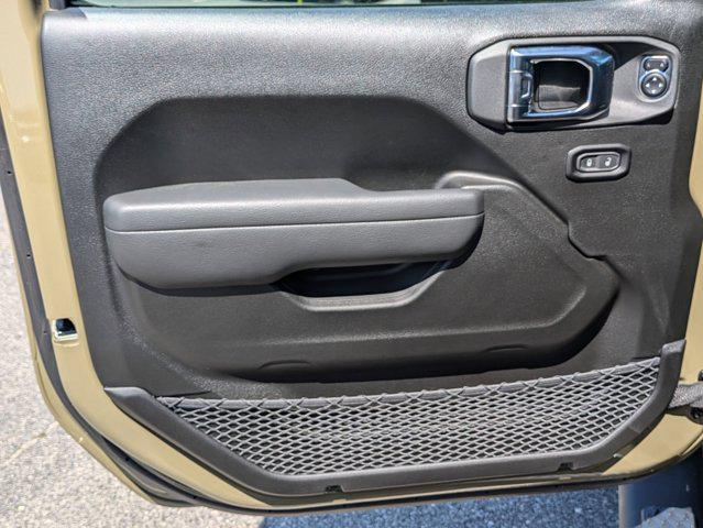 new 2025 Jeep Gladiator car, priced at $47,318